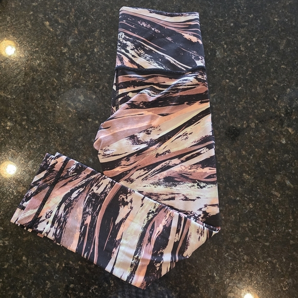 lululemon athletica Pants - Lululemon Athletica Abstract Patterned Leggings - Black and Pink